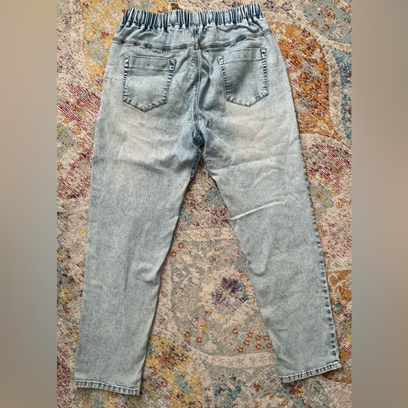 Distressed pull on straight leg jeans - Picture 2 of 2